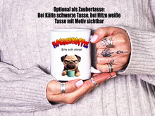 Lade das Bild in den Galerie-Viewer, Tasse mit Mops in Beige für wahre Morgenmuffel mit dem Spruch "MORGENMUFFEL, bitte nicht stören!"