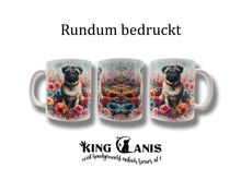 Lade das Bild in den Galerie-Viewer, Tasse mit Mops in beige sitzend in einem Blumenmeer
