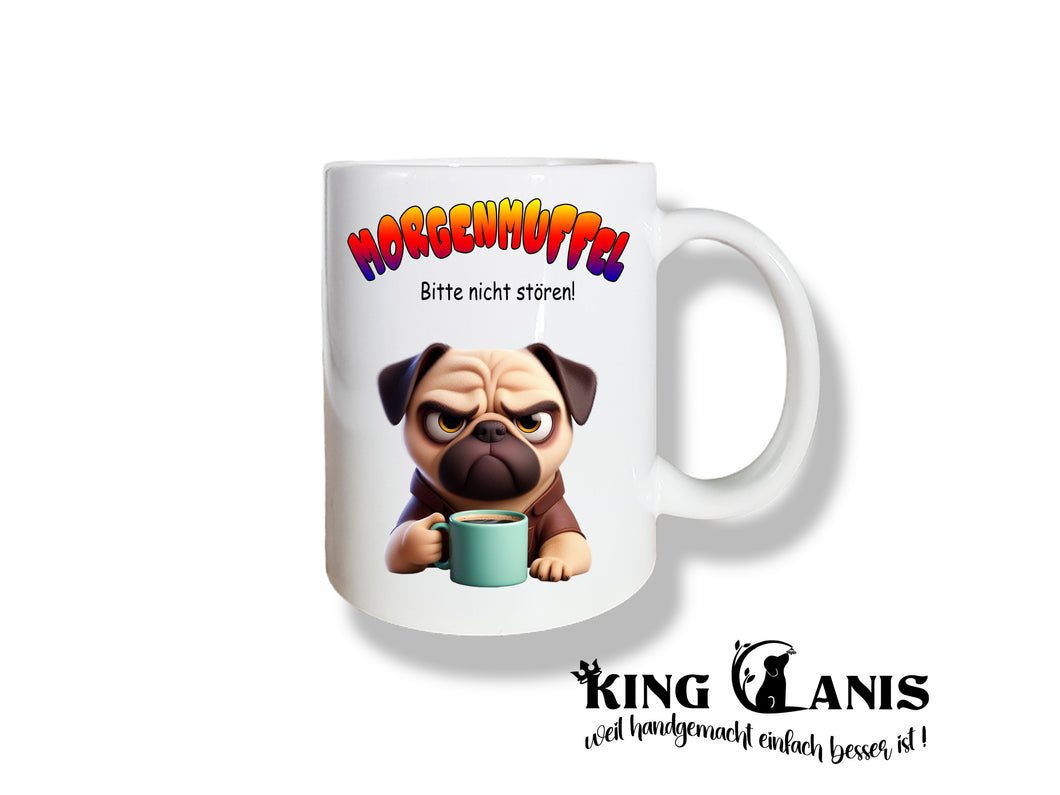Tasse mit Mops in Beige für wahre Morgenmuffel mit dem Spruch 